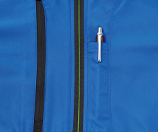 左胸ペン差し　ペンの収納に便利な専用ポケットが左胸に付いています。